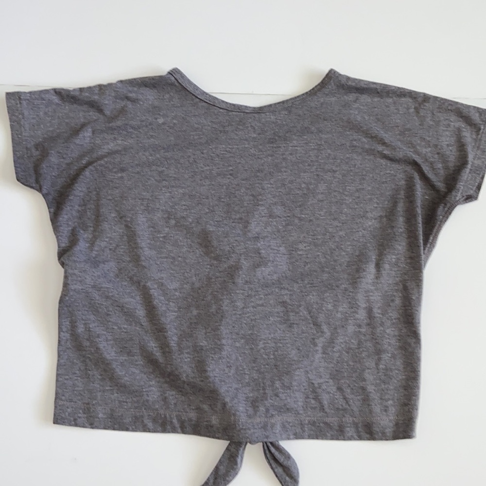 Women’s Under Armour crop top - Picture 2 of 2